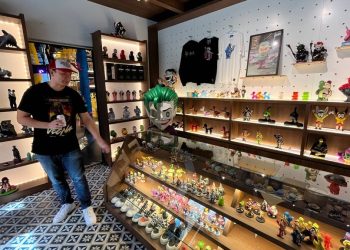 Are Online Auctions the Future of Collecting? The Pros and Cons You Need to Know!