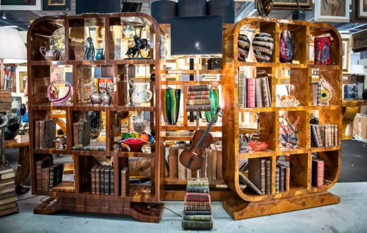 How Do Exhibitions Influence the Value of Collectibles?