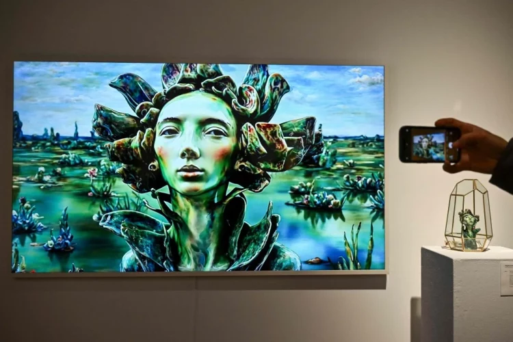 The Impact of Social Media on Auction Trends for Collectibles