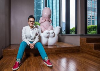 Why Networking at Exhibitions Can Improve a Collector’s Collection