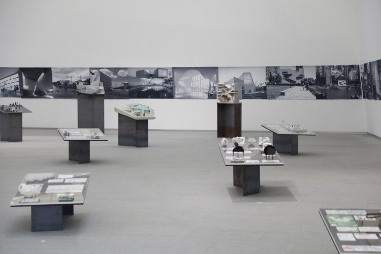 Combining Online and Offline: How Collecting Exhibitions and Events Effectively Bring Together Enthusiast Communities