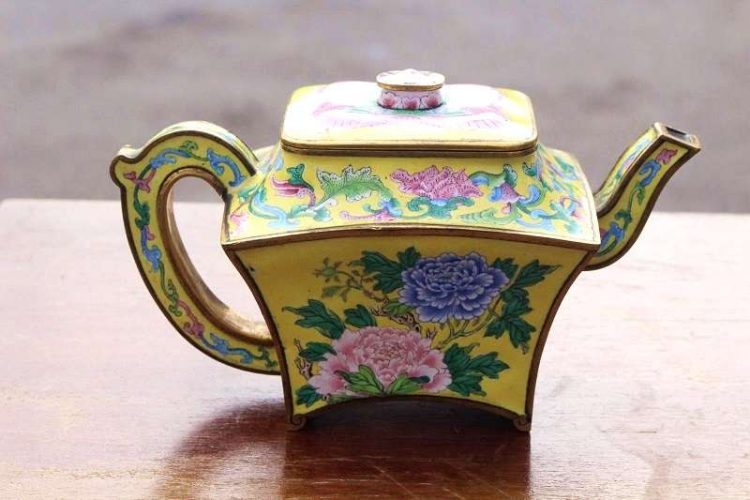 Antique Maintenance Guide: Key Differences in Care for Different Materials