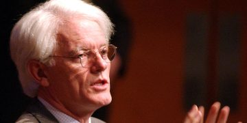 How Peter Lynch Extended His Investment Philosophy to Art Collecting and Successfully Achieved Wealth Growth