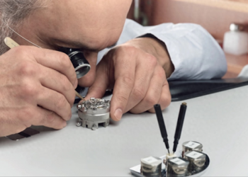 Can Your Collectibles Retain Their Value? Master These Maintenance Techniques to Extend Their Lifespan!